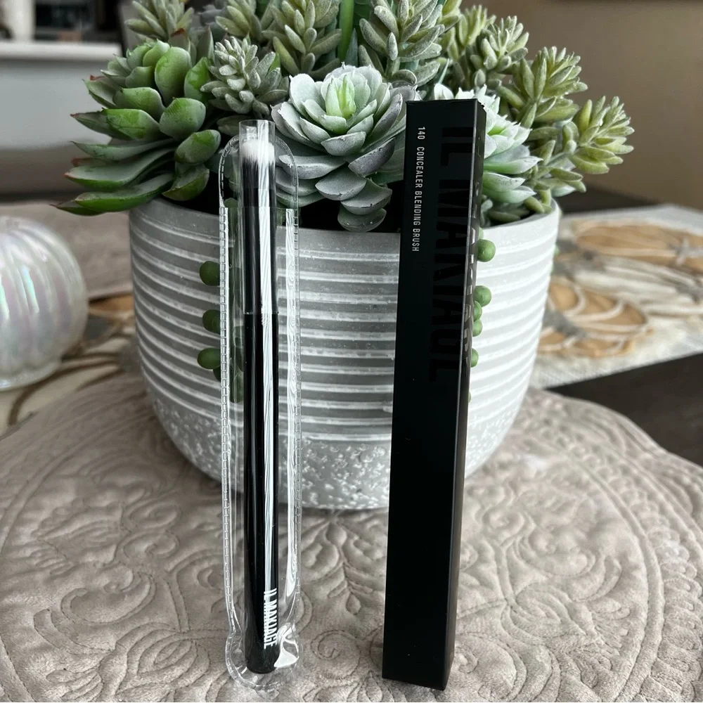 IL MAKIAGE Concealer Blending Brush #140 NIB
